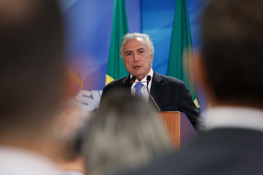 Apesar de ser uma possibilidade m&eacute;dica, auxiliares dizem que at&eacute; o momento presidente ainda n&atilde;o tem indica&ccedil;&atilde;o cir&uacute;rgica
