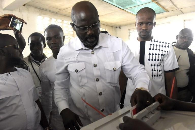 George Weah tem ampla vit&oacute;ria nas presidenciais da Lib&eacute;ria