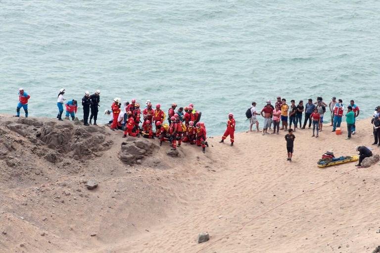 Recupera&ccedil;&atilde;o dos corpos foi suspensa devido ao mar agitado e &agrave; alta da mar&eacute;