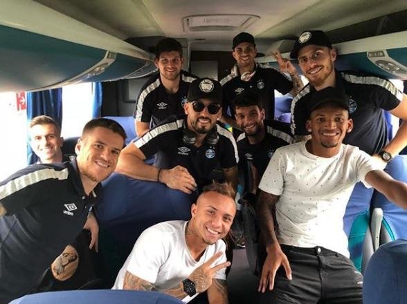 Edilson fala em gratid&atilde;o e sentimento de dever cumprido em despedida do Gr&ecirc;mio 