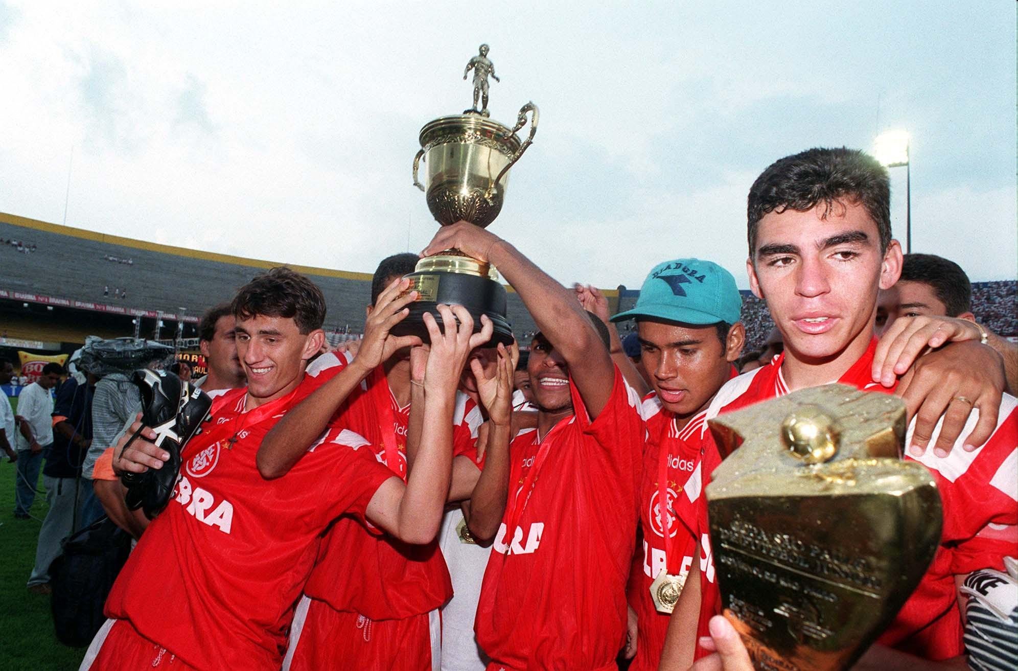 &Uacute;ltimo t&iacute;tulo ga&uacute;cho foi obtido pelo Inter do t&eacute;cnico Guto Ferreira, do zagueiro L&uacute;cio, do volante Clayton e do atacante F&aacute;bio Pinto