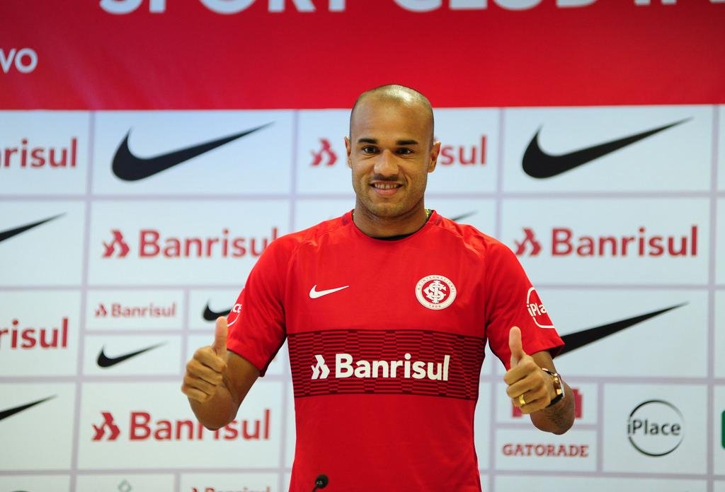  	Roger ficar&aacute; no Inter at&eacute; dezembro de 2019