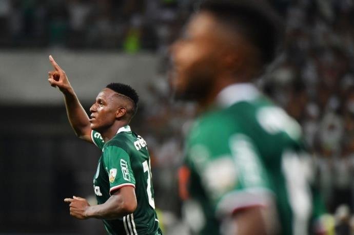 C&uacute;pula alviverde deve avaliar desejo de perman&ecirc;ncia no clube