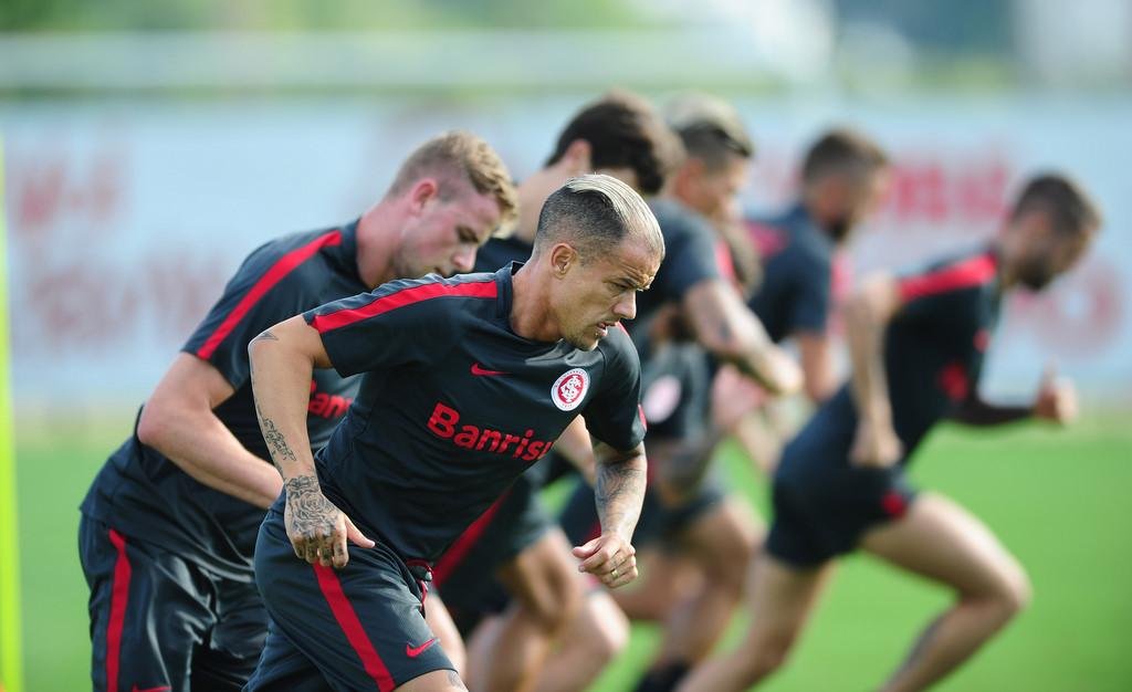 D&acute;Alessandro conversou com o grupo no treino do Inter desta quinta-feira