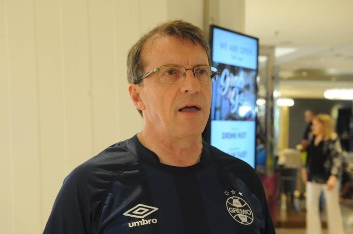 Para dirigente, situa&ccedil;&atilde;o econ&ocirc;mica n&atilde;o &eacute; a ideal, mas descarta necessidade imediata de vender jogadores