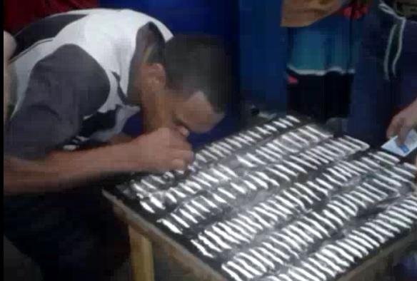 V&iacute;deo mostra presos cheirando coca&iacute;na dentro da Cadeia P&uacute;blica de Porto Alegre