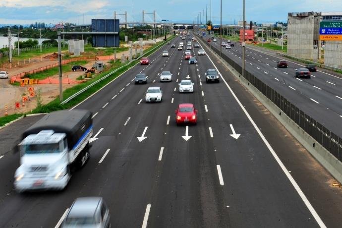 Entre sexta-feira e s&aacute;bado, 90 mil ve&iacute;culos trafegaram na rodovia