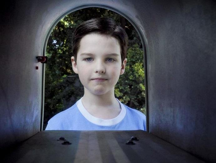 Iain Armitage vive Sheldon Cooper na inf&acirc;ncia