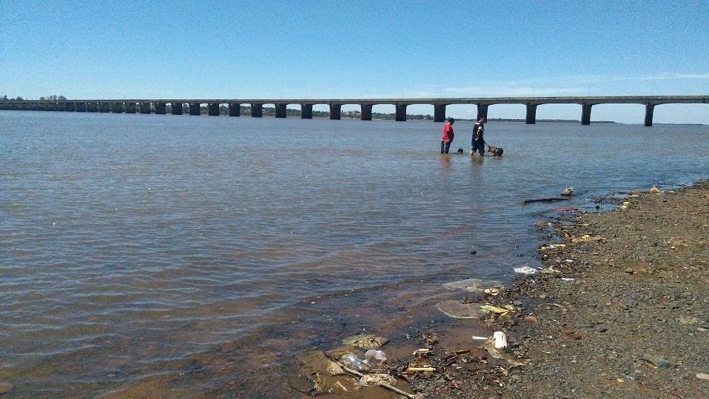 Aspecto da &aacute;gua gera reclama&ccedil;&otilde;es de moradores de Uruguaiana  