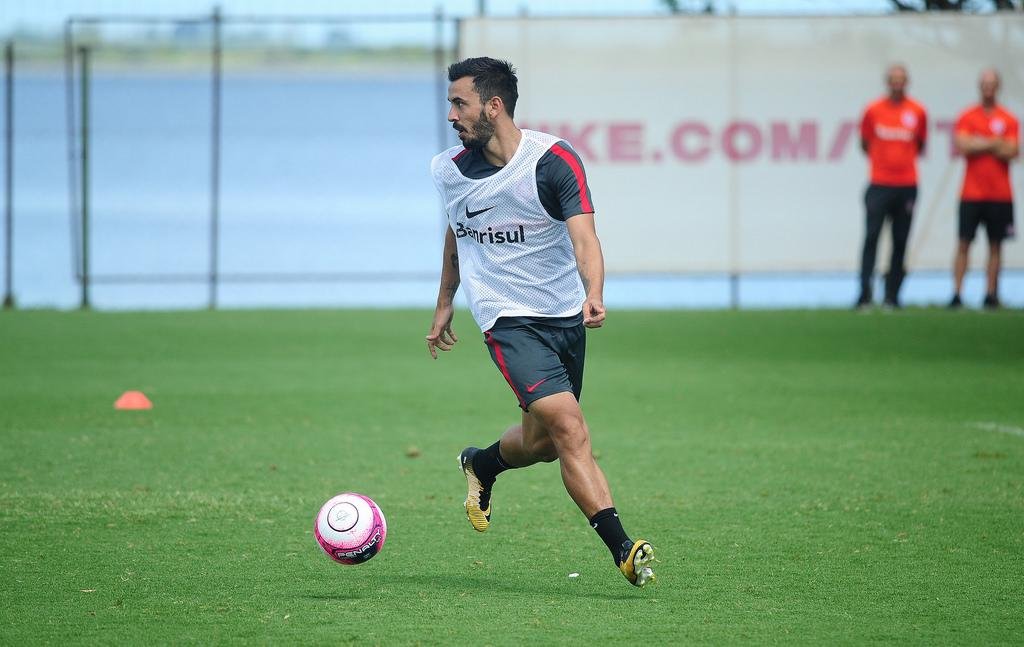 Uendel comemorou a manuten&ccedil;&atilde;o da maioria do grupo do Inter de 2017