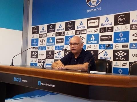 Romildo praticamente descartou a contrata&ccedil;&atilde;o de um centroavante de peso