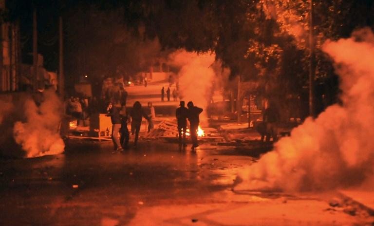 Tun&iacute;sia tem terceira noite de manifesta&ccedil;&otilde;es
