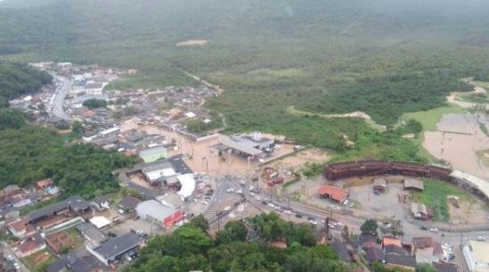 Chuva em Santa Catarina causa uma morte e deixa uma pessoa desaparecida 