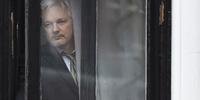Criador do WikiLeaks está exilado na embaixada equatoriana desde 2012
