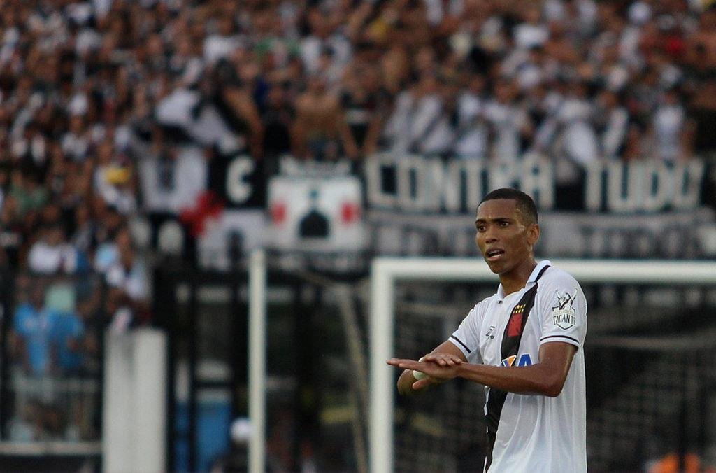 Gr&ecirc;mio est&aacute; perto de anunciar a contrata&ccedil;&atilde;o do lateral Madson