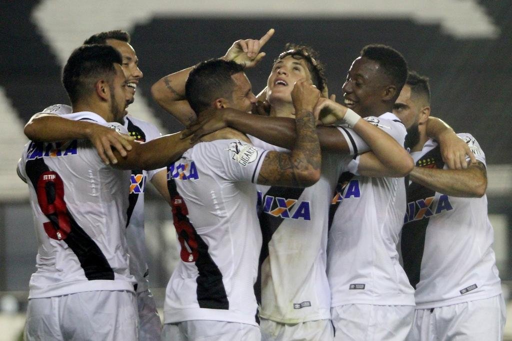 Corinthians est&aacute; pr&oacute;ximo de um acerto com Matheus Vital 