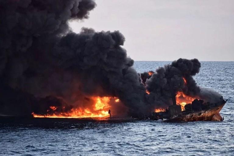 Petroleiro Sanchi pegou fogo no dia 6 de janeiro