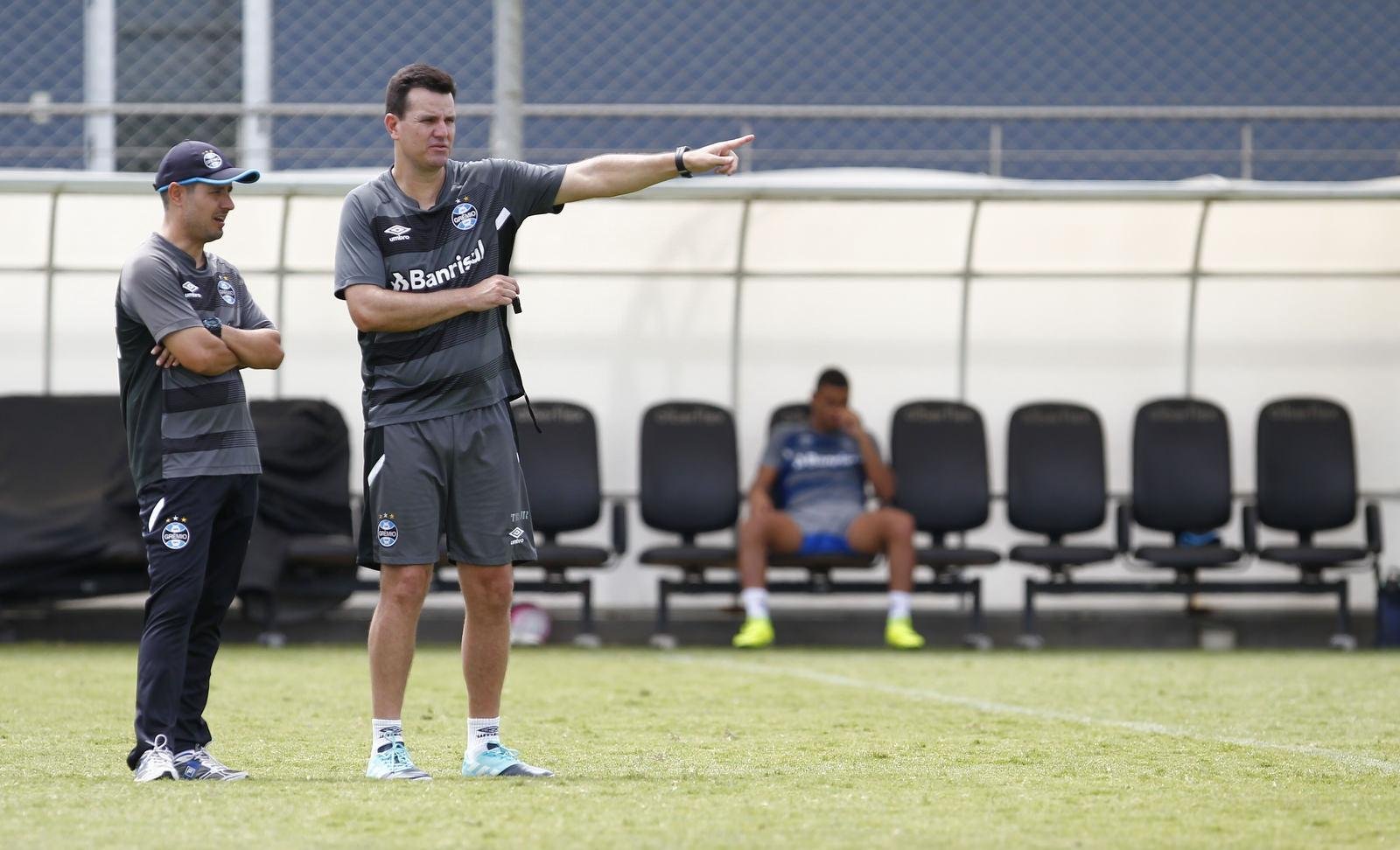 Jogadores da base ir&atilde;o adaptar t&aacute;ticas usadas por Renato no time principal