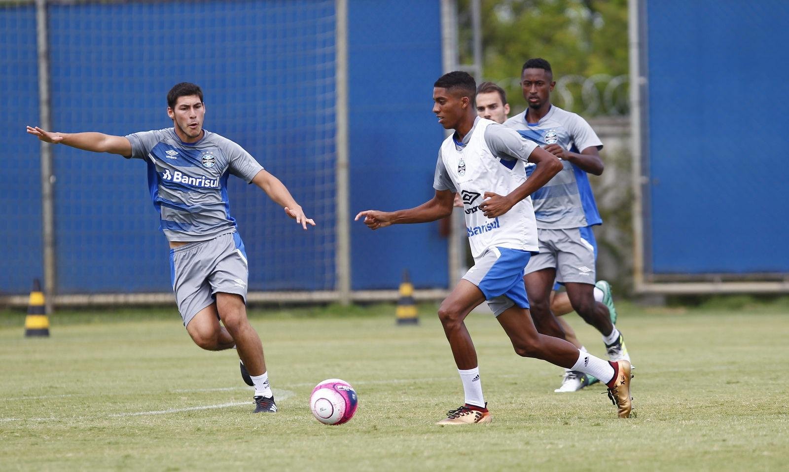 Gr&ecirc;mio treinou neste domingo no CT Luiz Carvalho