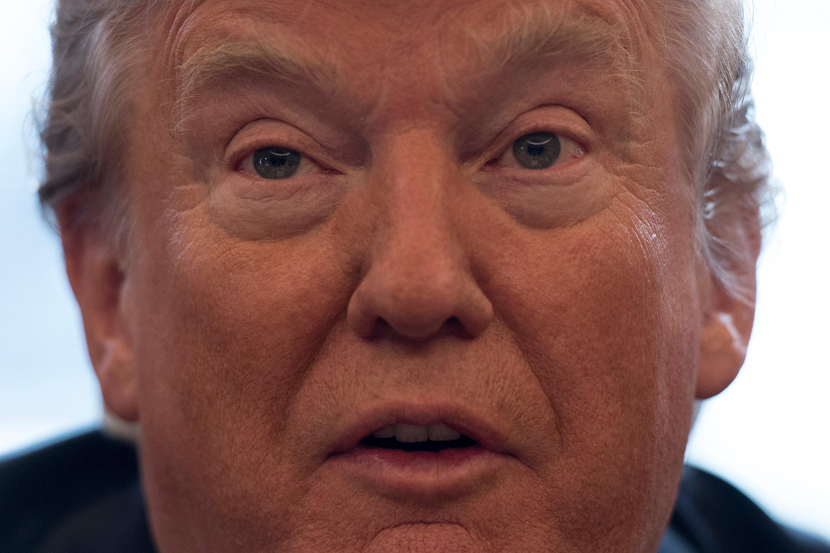 Trump tenta minimizar esc&acirc;ndalo ap&oacute;s men&ccedil;&atilde;o a haitianos e africanos