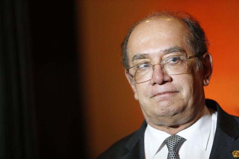 Gilmar Mendes foi foi abordado por duas brasileiras