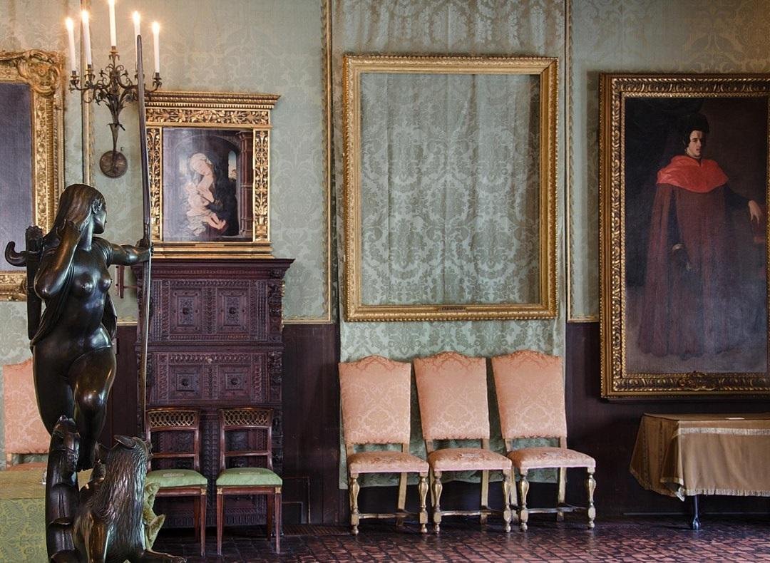 Museu Isabella Stewart Gardner manteve molduras do quadros roubados