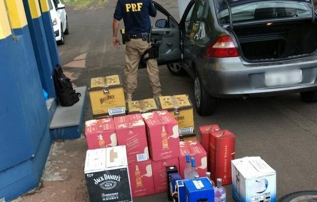 Carro &eacute; apreendido com mais de 300 litros de bebidas ilegais em Eldorado do Sul 
