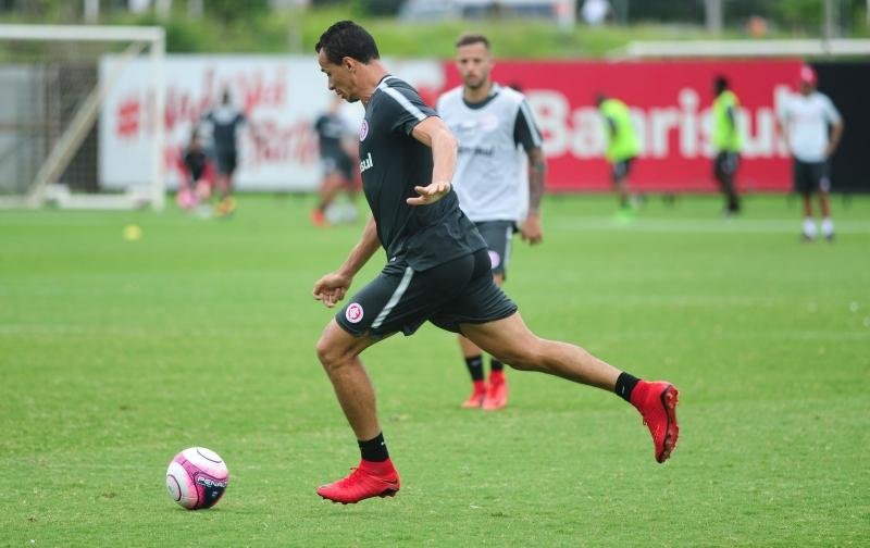 Inter aprimora finaliza&ccedil;&otilde;es e trabalha defesa em treino 