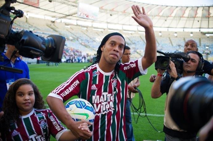 Ronaldinho deixou o Fluminense em 2015 ap&oacute;s 9 jogos