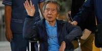 Ex-ditador Alberto Fujimori recebe alta do hospital no Peru
