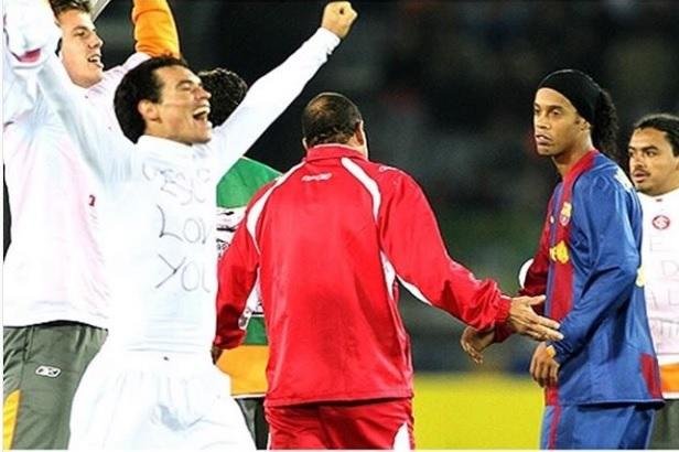 Cear&aacute; lembrou do Mundial de Clubes ao homenagear Ronaldinho