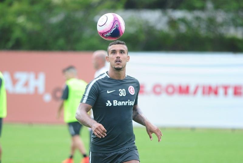 Centroavante afirma que entrosamento ser&aacute; vantagem do Inter j&aacute; na estreia do Gauch&atilde;o