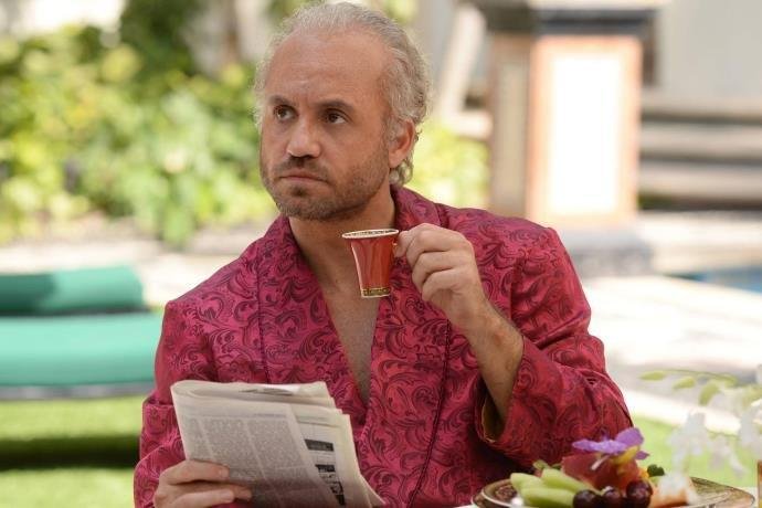 O venezuelano Edgar Ramirez interpreta Gianni Versace