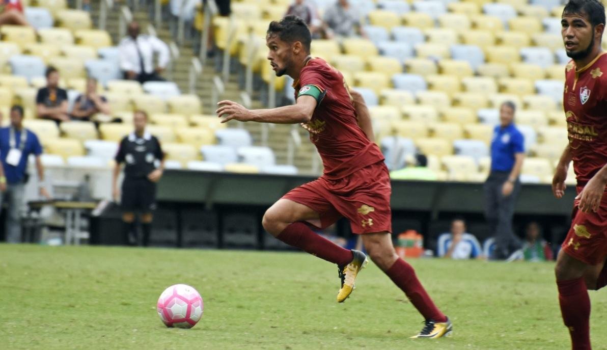 Palmeiras avan&ccedil;a na negocia&ccedil;&atilde;o por Scarpa e fica perto de contratar meia