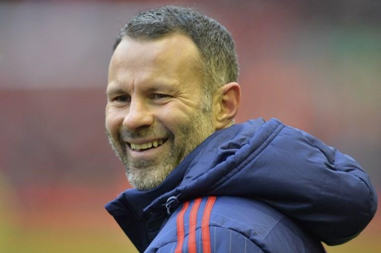 Lenda do Mancheter United ir&aacute; substituir Chris Coleman 