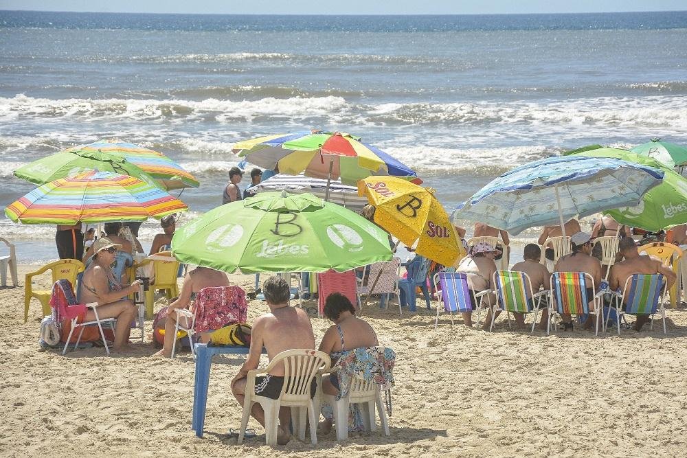 Litoral ga&uacute;cho ter&aacute; sol e calor neste s&aacute;bado