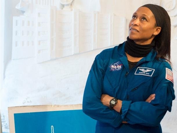 Jeanette Epps, de 47 anos, iria ficar a bordo da Esta&ccedil;&atilde;o Espacial Internacional por 143 dias
