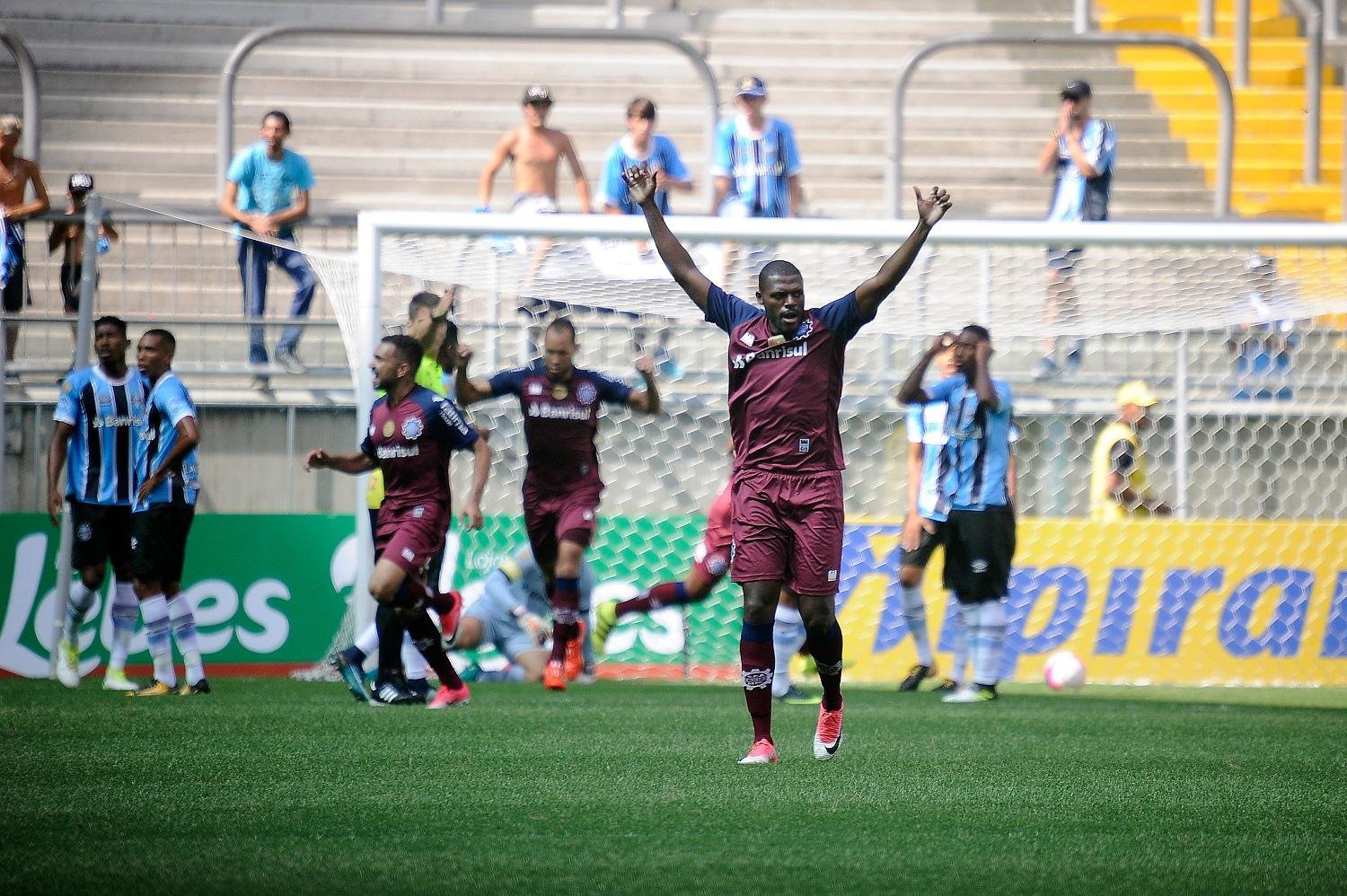 Jovens do Gr&ecirc;mio n&atilde;o resistiram ao Caxias, na Arena, e perderam por 5 a 3