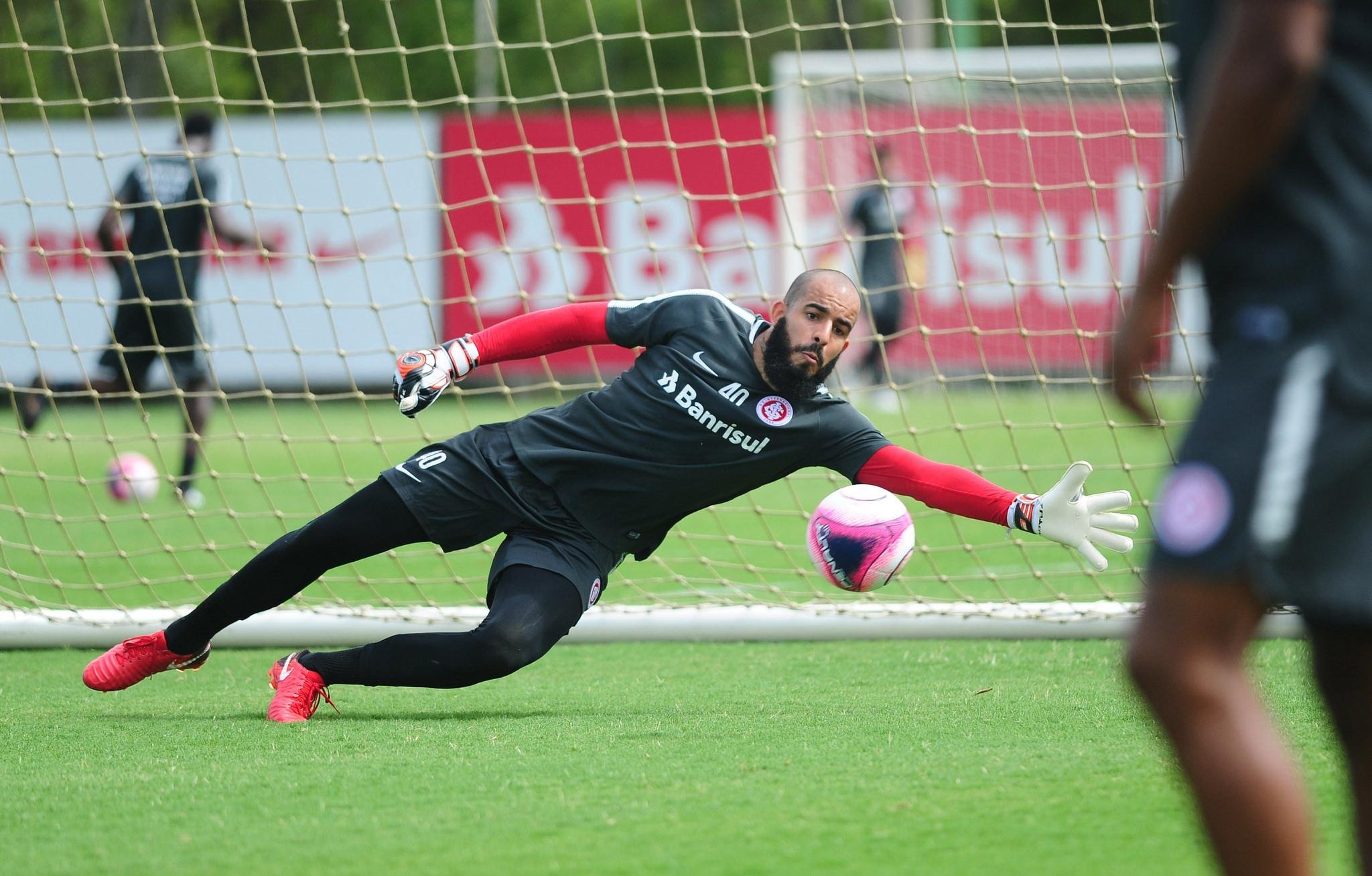 Danilo Fernandes disse que grupo gostou de novo esquema t&aacute;tico do Inter