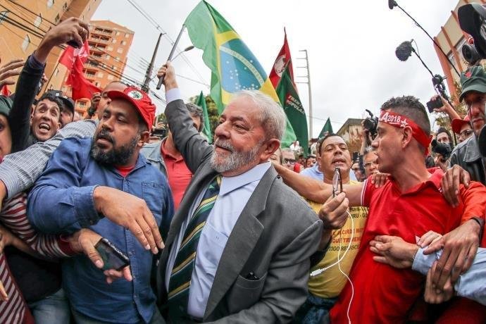 Em Curitiba, Lula teve recebeu apoio ap&oacute;s depoimento para S&eacute;rgio Moro
