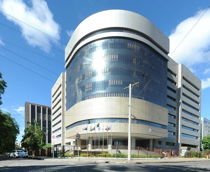 Sede do TRF4 sediar&aacute; o julgamento, mas n&atilde;o ter&aacute; expediente a partir do hor&aacute;rio do isolamento