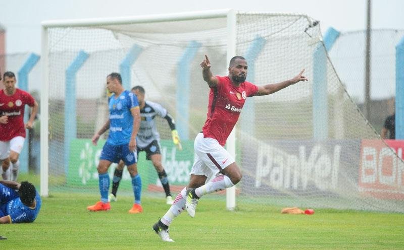 Thales marcou o primeiro gol do Inter no Est&aacute;dio do Vale