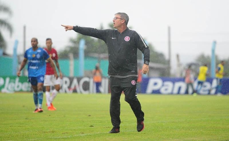 Odair Hellmann destacou bom aproveitamento do Inter nas bolas paradas