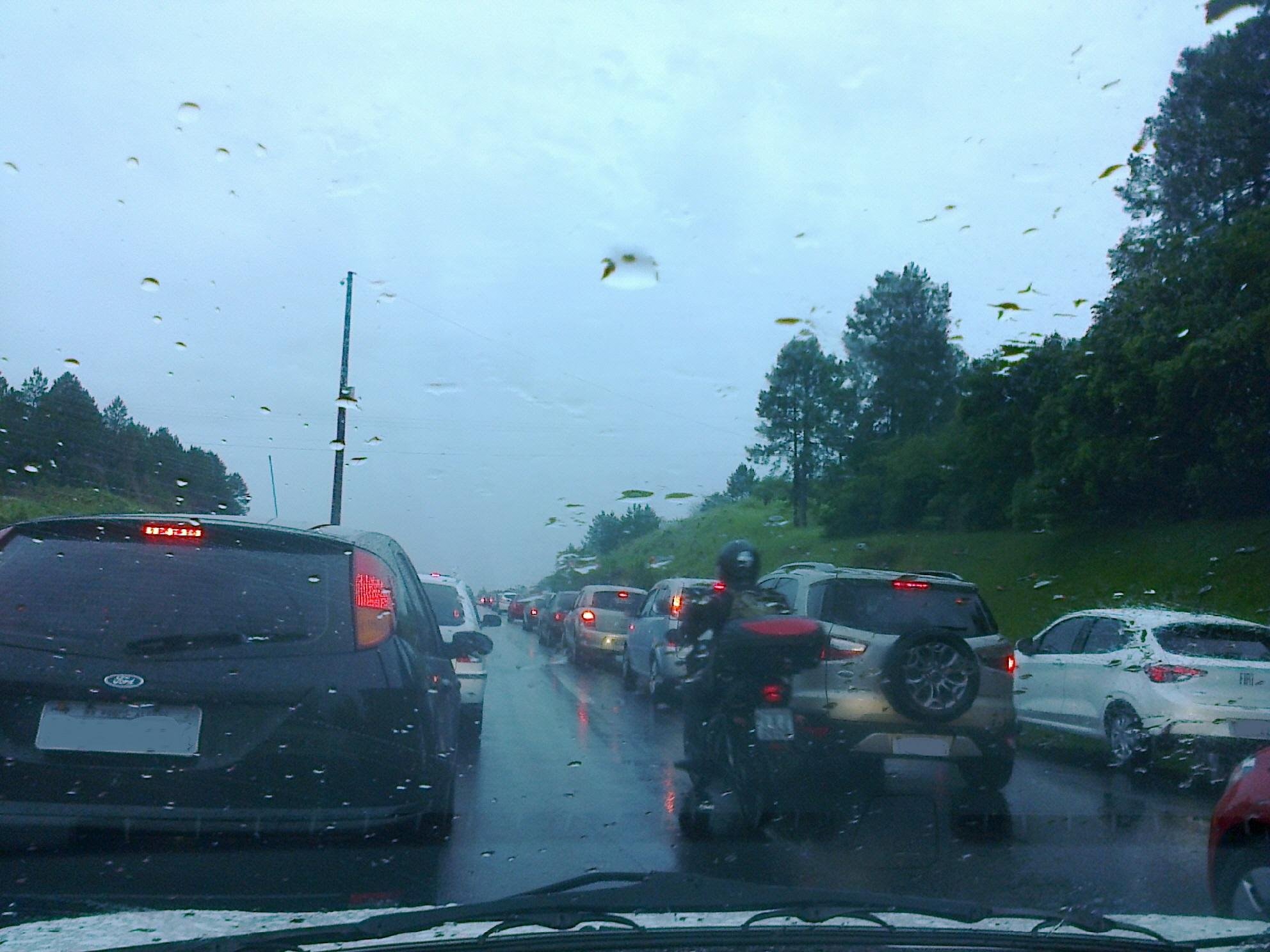 Ve&iacute;culos ocuparam 100% da capacidade da via em Os&oacute;rio