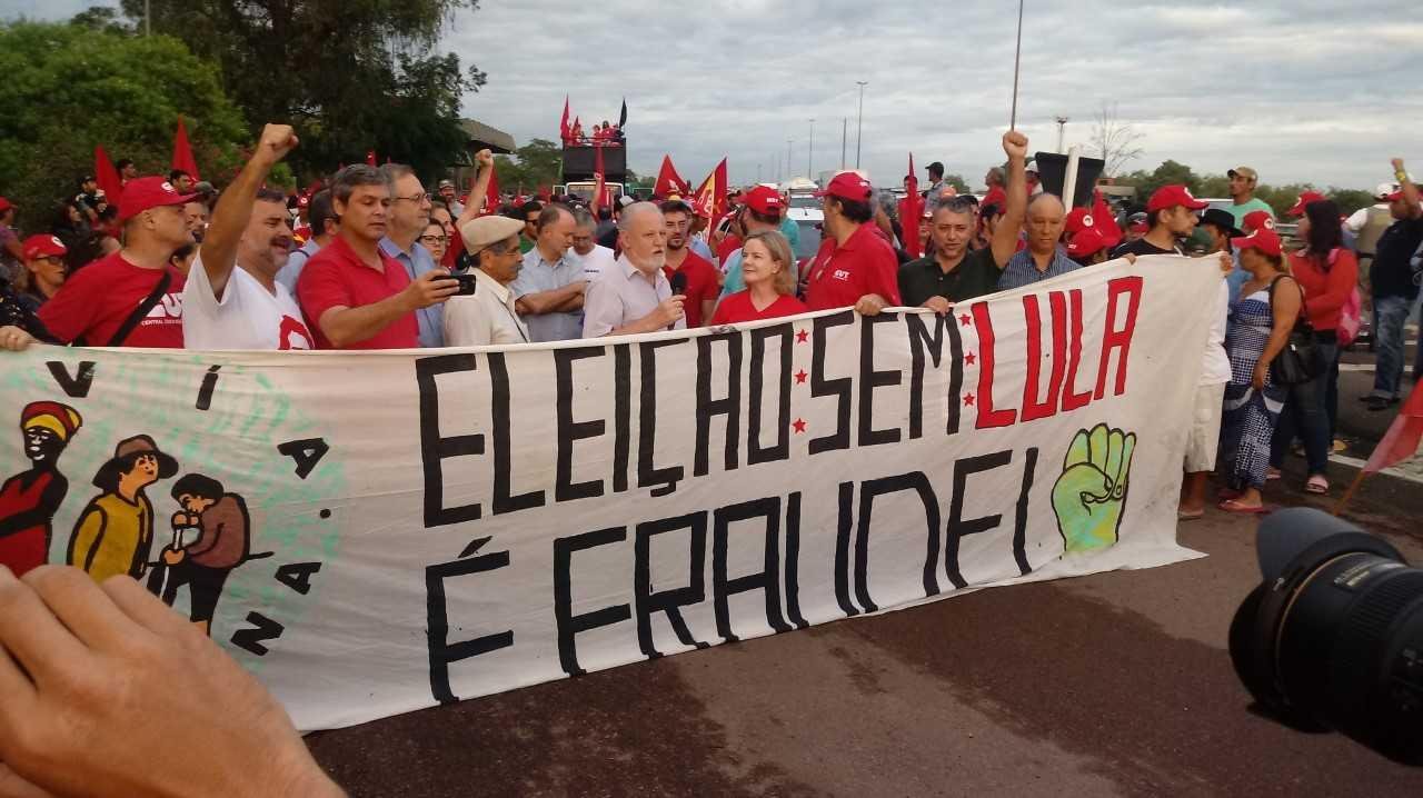 Petistas como Ol&iacute;vio Dutra e Edegar Pretto devem participar da caminhada