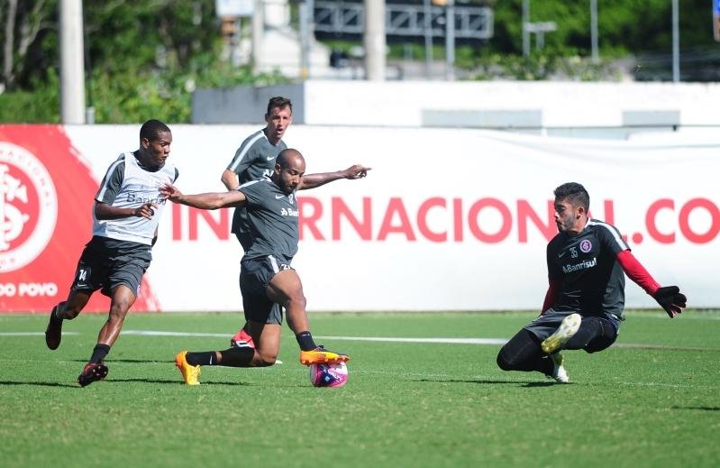 Patrick recebe elogios e vira op&ccedil;&atilde;o para lateral esquerda contra Caxias