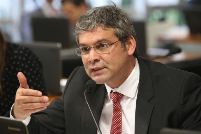 L&iacute;der do partido, Lindbergh Farias, afirmou que filiados n&atilde;o aceitar&atilde;o impedimento de candidatura do ex-presidente