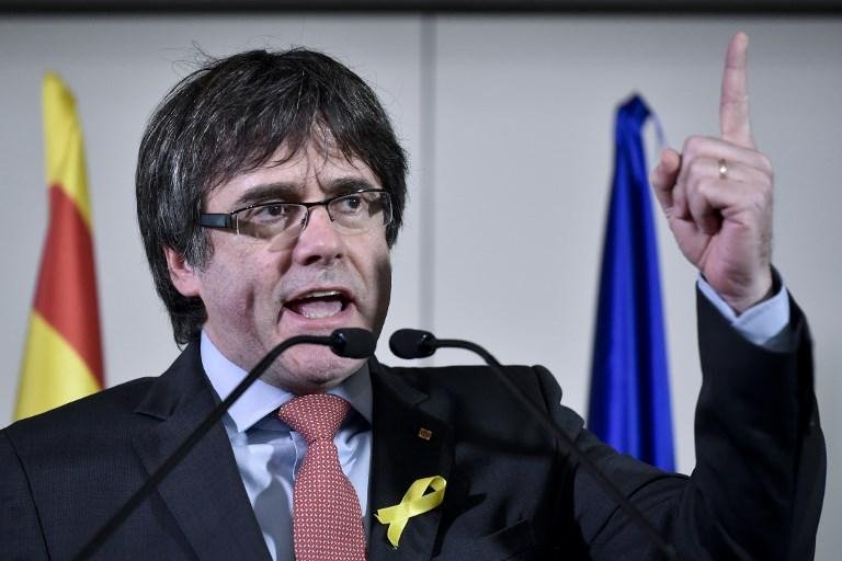 Puigdemont &eacute; oficializado candidato &agrave; presid&ecirc;ncia da Catalunha