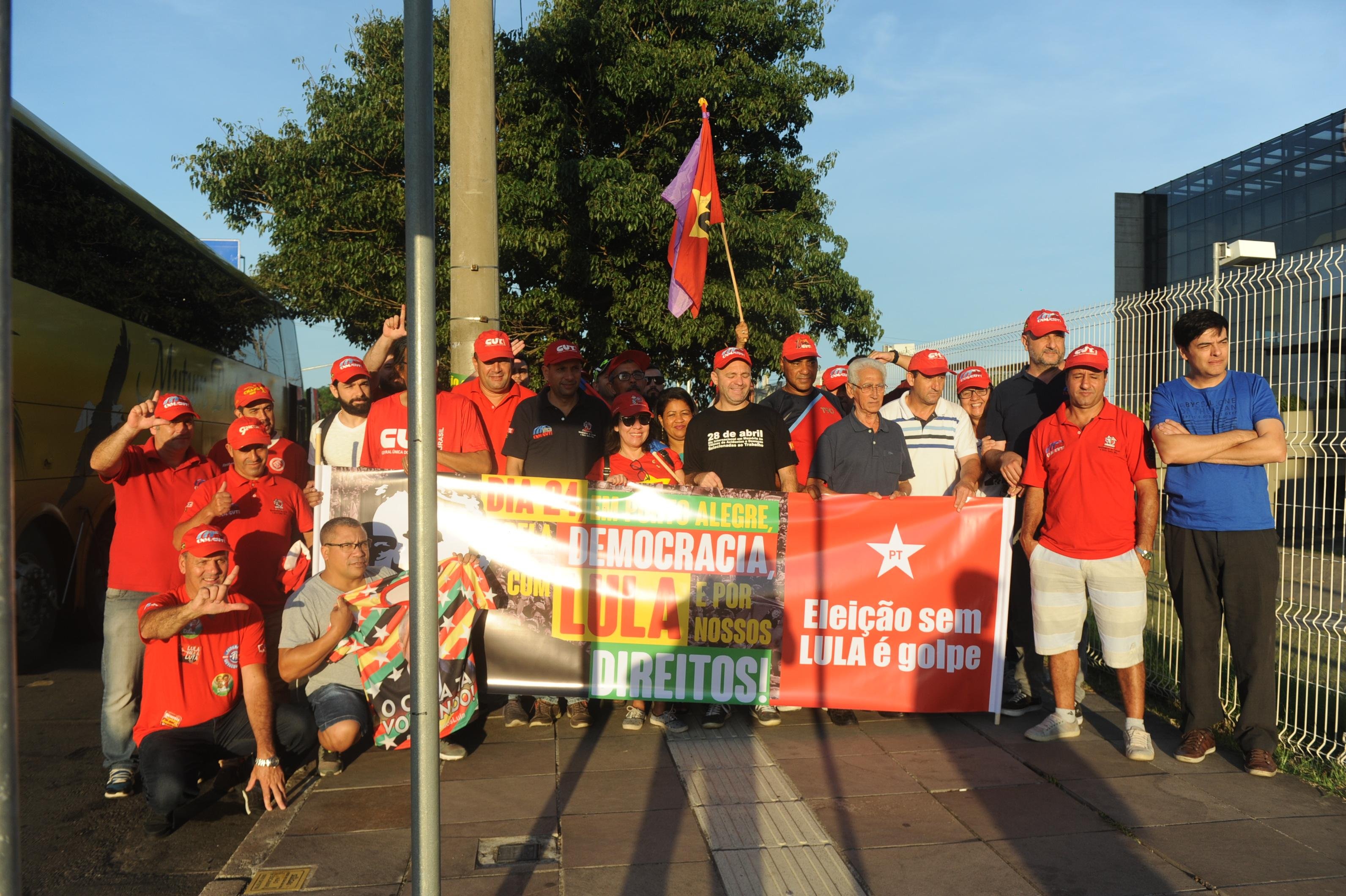 Manifesta&ccedil;&otilde;es ocorreram simultaneamente em v&aacute;rios pontos da cidade