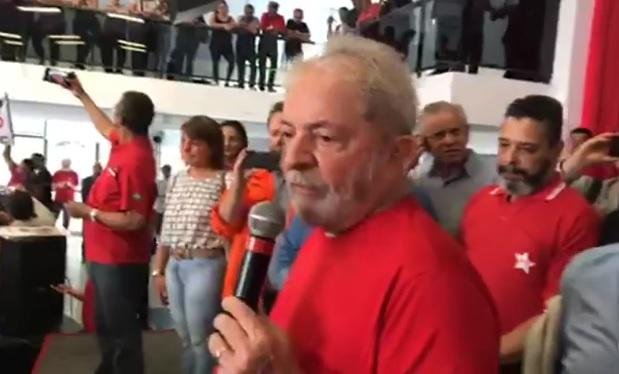 Lula discursa em ato na sede no sindicato dos Metal&uacute;rgicos do ABC 